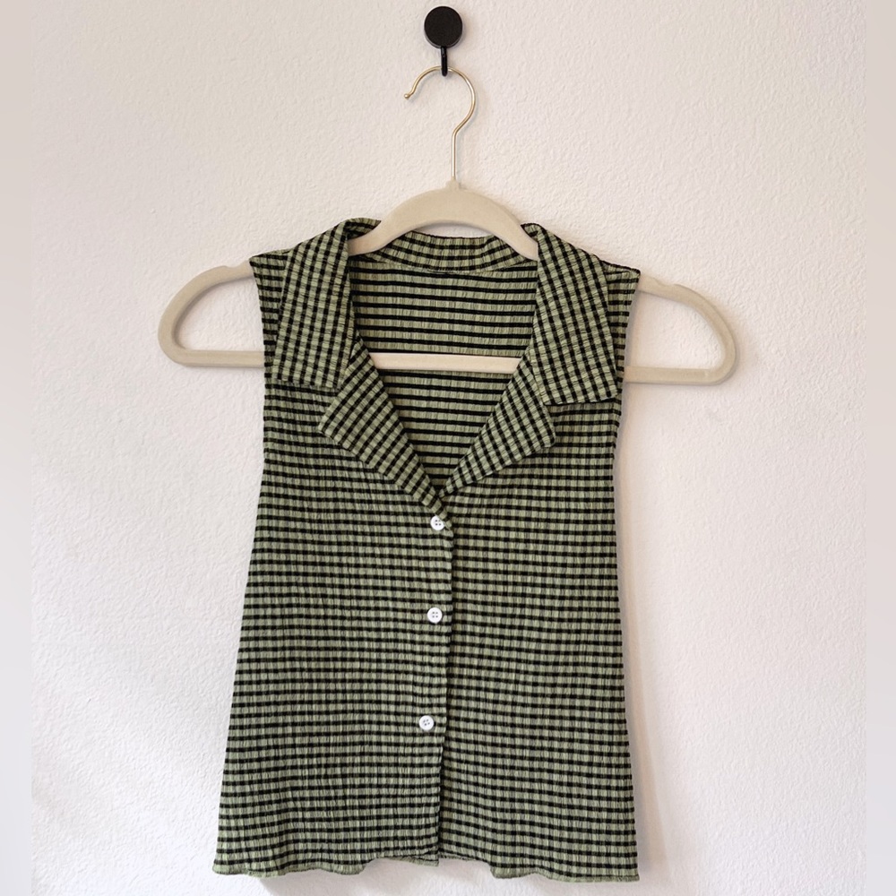 Super cute checkered cropped button down shirt.